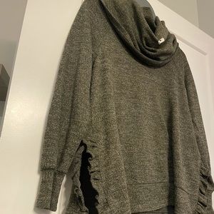 NWOT Cupio Women’s Pullover Sweater